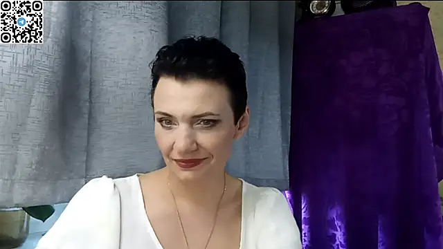 Snapshot of HotMamaQueen234 chatting on April 19, 1:10 pm HotMamaQueen234 online show from April 19, 1:10 pm