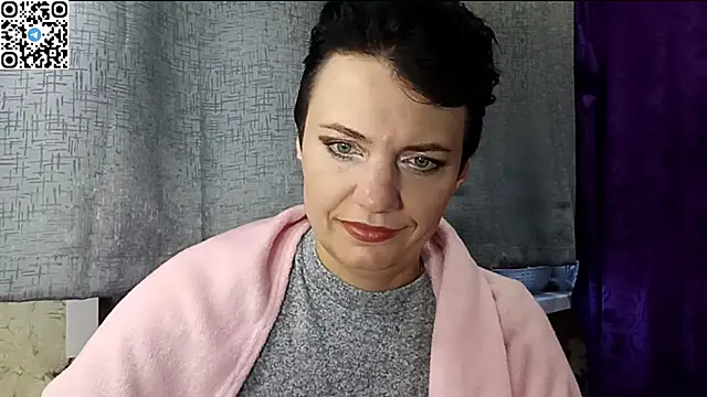 Snapshot of HotMamaQueen234 chatting on April 20, 4:21 pm HotMamaQueen234 online show from April 20, 4:21 pm