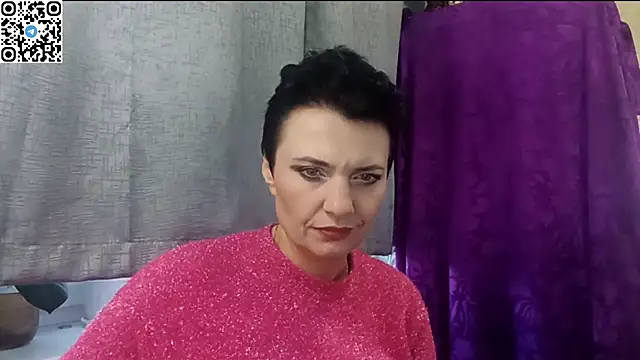 Snapshot of HotMamaQueen234 chatting on April 21, 1:39 pm HotMamaQueen234 online show from April 21, 1:39 pm