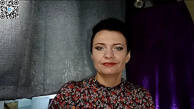 Snapshot of HotMamaQueen234 chatting on April 23, 8:57 am HotMamaQueen234 online show from April 23, 8:57 am
