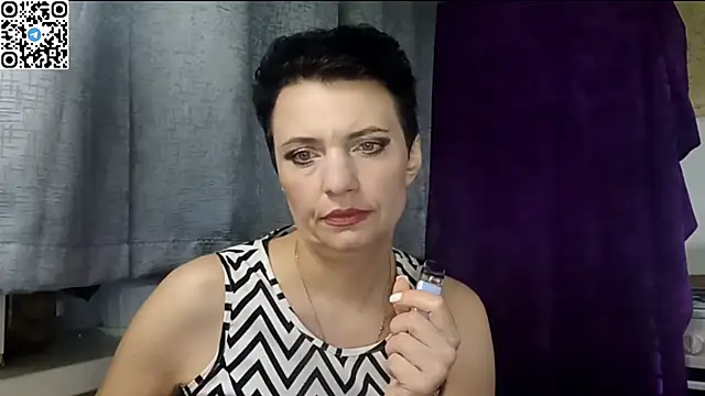Snapshot of HotMamaQueen234 chatting on April 24, 8:55 pm HotMamaQueen234 online show from April 24, 8:55 pm