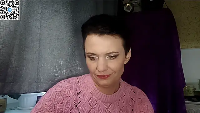 Snapshot of HotMamaQueen234 chatting on April 25, 1:41 pm HotMamaQueen234 online show from April 25, 1:41 pm