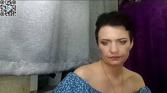 Snapshot of HotMamaQueen234 chatting on April 30, 8:57 pm HotMamaQueen234 online show from April 30, 8:57 pm