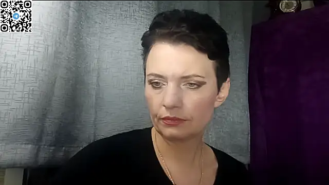 Snapshot of HotMamaQueen234 chatting on May 1, 7:40 pm HotMamaQueen234 online show from May 1, 7:40 pm