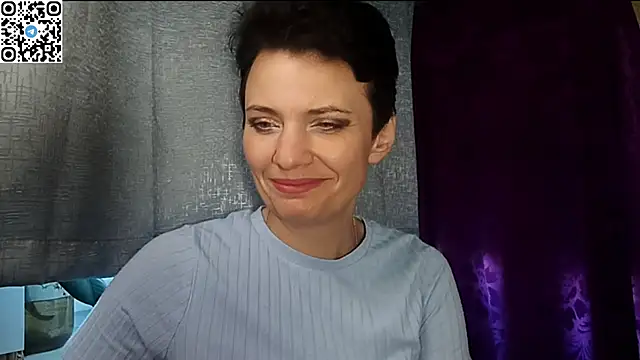 Snapshot of HotMamaQueen234 chatting on May 4, 3:41 pm HotMamaQueen234 online show from May 4, 3:41 pm