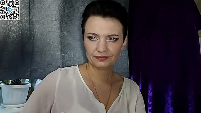 Snapshot of HotMamaQueen234 chatting on May 11, 1:17 pm HotMamaQueen234 online show from May 11, 1:17 pm