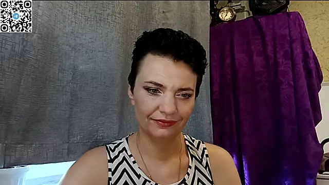 Snapshot of HotMamaQueen234 chatting on May 22, 9:37 am HotMamaQueen234 online show from May 22, 9:37 am