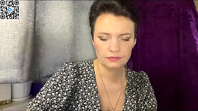 Snapshot of HotMamaQueen234 chatting on May 24, 8:14 pm HotMamaQueen234 online show from May 24, 8:14 pm