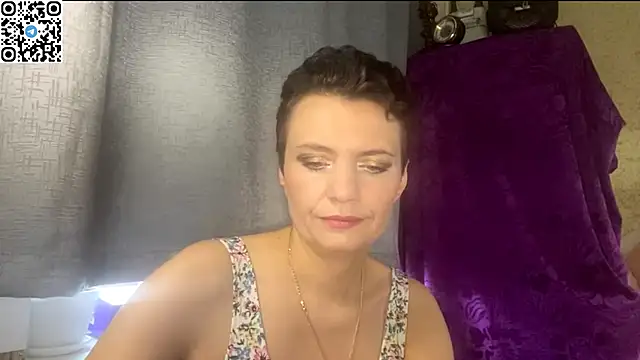Snapshot of HotMamaQueen234 chatting on May 29, 12:25 pm HotMamaQueen234 online show from May 29, 12:25 pm