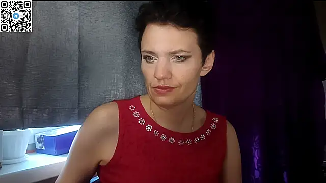 Snapshot of HotMamaQueen234 chatting on June 5, 8:53 am HotMamaQueen234 online show from June 5, 8:53 am