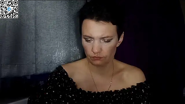 Snapshot of HotMamaQueen234 chatting on June 8, 7:25 pm HotMamaQueen234 online show from June 8, 7:25 pm