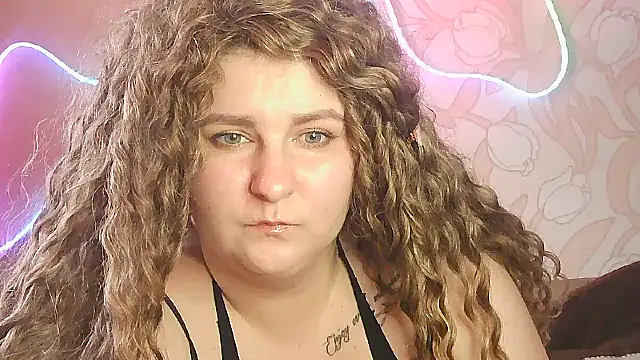 Snapshot of Minisstra chatting on March 18, 12:30 pm Minisstra online show from March 18, 12:30 pm