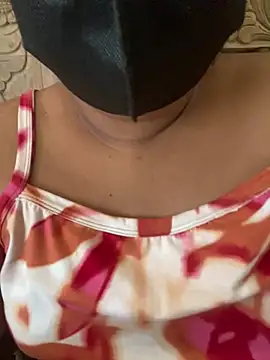 Snapshot of Dilki-udara chatting on March 29, 5:07 am Dilki-udara online show from March 29, 5:07 am