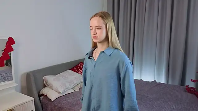 Snapshot of IselaObanner chatting on March 22, 11:02 am IselaObanner online show from March 22, 11:02 am