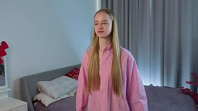 Snapshot of IselaObanner chatting on March 24, 6:07 am IselaObanner online show from March 24, 6:07 am