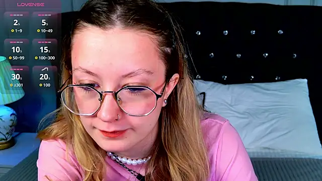 AmelieViolet online show from April 28, 3:22 am