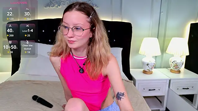 AmelieViolet online show from June 7, 3:43 am