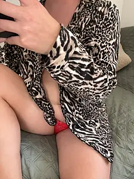 Snapshot of franci_22 chatting on March 20, 10:53 am franci 22 online show from March 20, 10:53 am