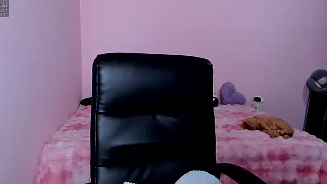 Snapshot of laurita_Olssen27 chatting on May 3, 3:18 pm laurita Olssen27 online show from May 3, 3:18 pm