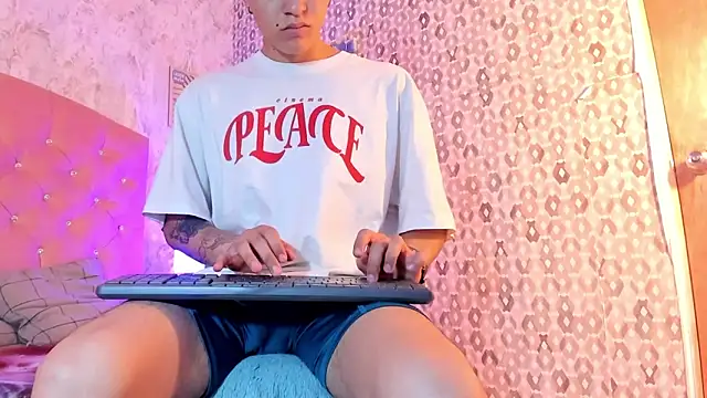 Snapshot of Madness_savage chatting on March 21, 8:45 pm Madness savage online show from March 21, 8:45 pm