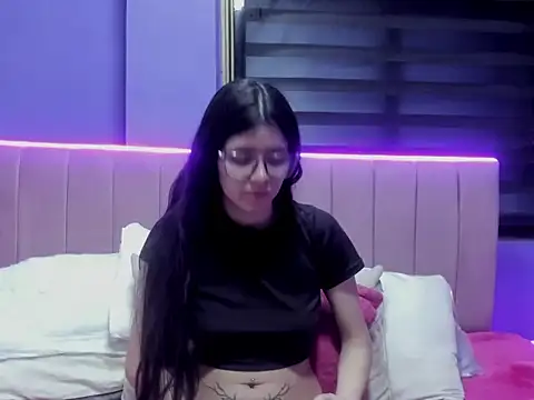 EmiSchwarz online show from March 27, 3:34 am