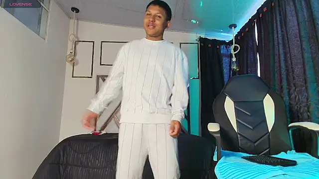 Snapshot of Cesar-Mendoza chatting on March 19, 1:26 pm Cesar-Mendoza online show from March 19, 1:26 pm