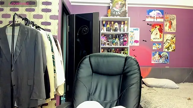 sweet peach    online show from June 20, 7:38 pm