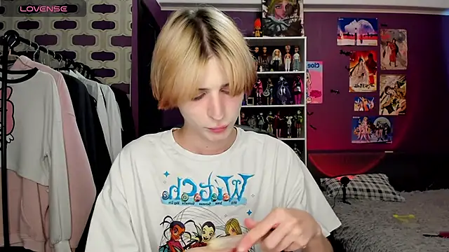 sweet peach    online show from July 22, 3:37 pm