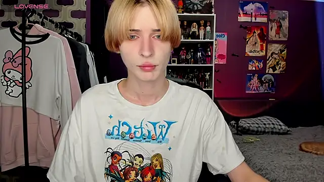 sweet peach    online show from July 25, 3:09 pm