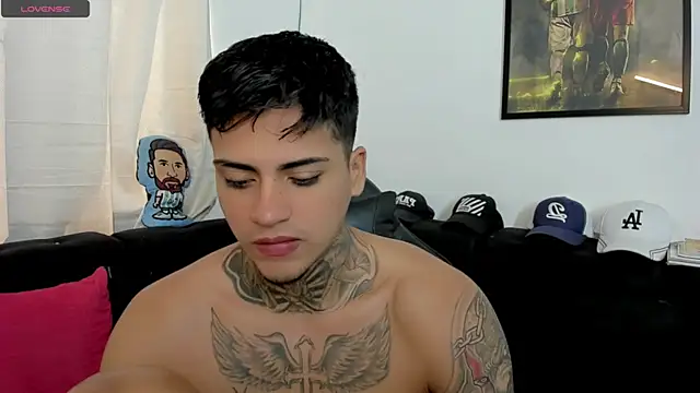 sweetlatinoboy online show from April 19, 12:59 pm