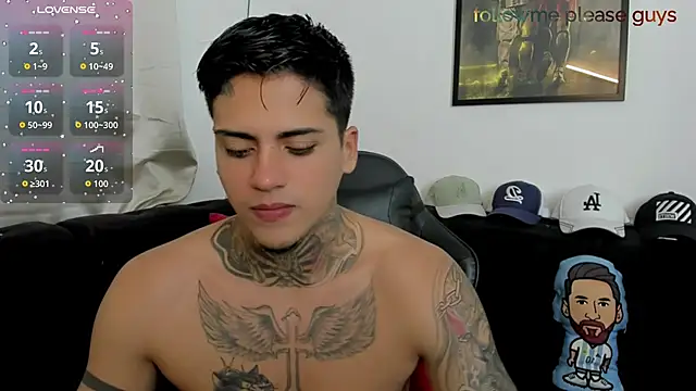 sweetlatinoboy online show from April 28, 10:15 pm
