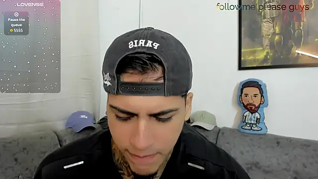 sweetlatinoboy online show from June 6, 11:59 am