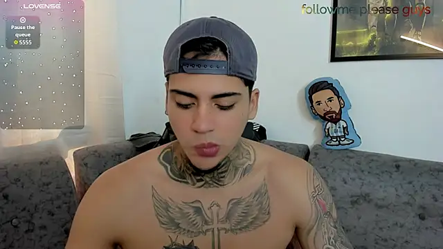 sweetlatinoboy online show from June 11, 12:25 pm