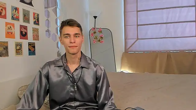 Snapshot of Shadow_blink chatting on March 22, 11:35 am Shadow blink online show from March 22, 11:35 am