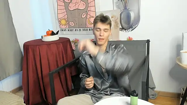 Snapshot of Shadow_blink chatting on March 26, 12:11 pm Shadow blink online show from March 26, 12:11 pm