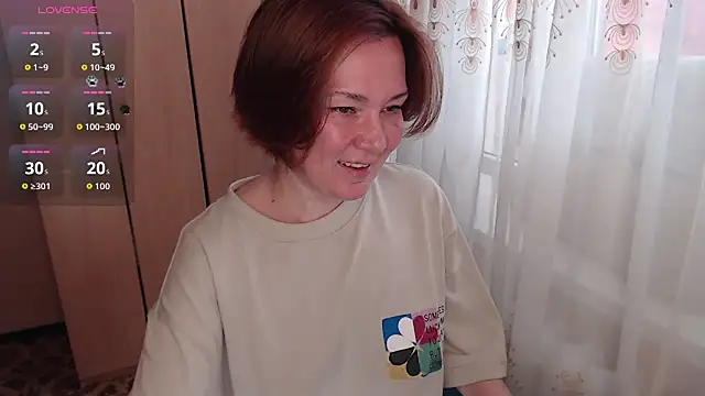Julia Vagrik online show from May 8, 11:15 am