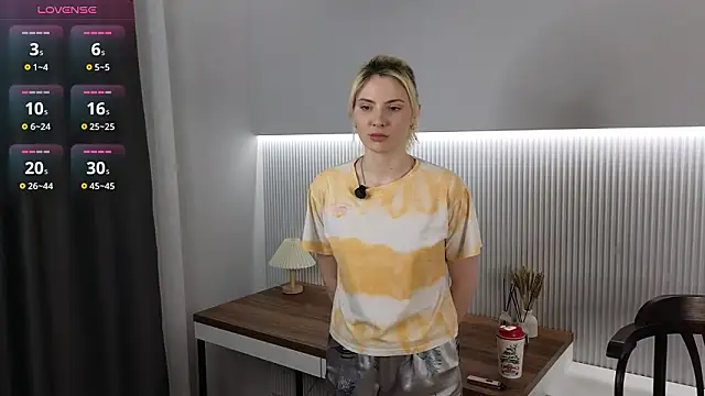 Snapshot of BeeKoci chatting on March 25, 4:02 pm BeeKoci online show from March 25, 4:02 pm