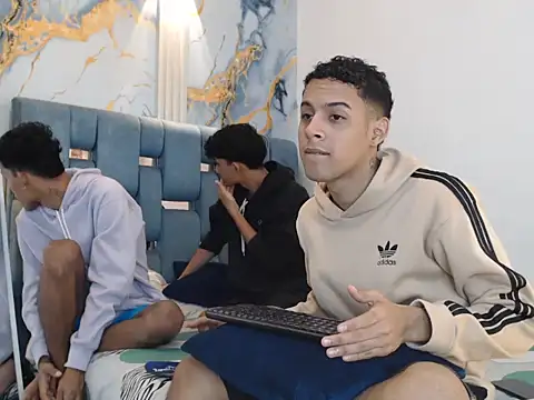 Snapshot of SEXY_BIG_COCK chatting on March 23, 1:26 pm SEXY BIG COCK online show from March 23, 1:26 pm