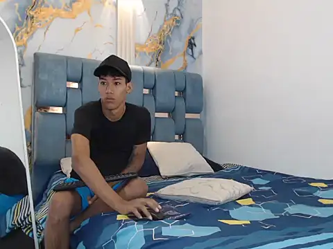 Snapshot of SEXY_BIG_COCK chatting on March 26, 1:17 pm SEXY BIG COCK online show from March 26, 1:17 pm