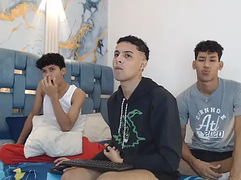 Snapshot of SEXY_BIG_COCK chatting on March 28, 1:22 pm SEXY BIG COCK online show from March 28, 1:22 pm