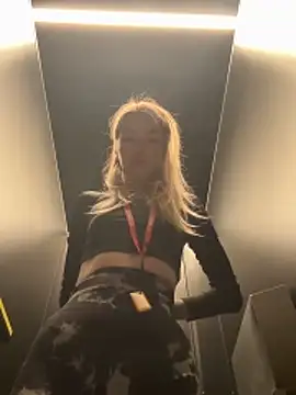 Snapshot of Lady_Mia69 chatting on March 21, 3:59 pm Lady Mia69 online show from March 21, 3:59 pm