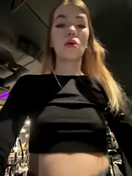 Snapshot of Lady_Mia69 chatting on March 28, 4:17 pm Lady Mia69 online show from March 28, 4:17 pm