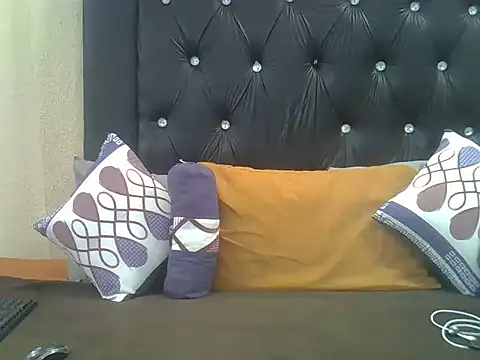 Snapshot of Blackberryxxx16 chatting on April 12, 2:22 pm Blackberryxxx16 online show from April 12, 2:22 pm