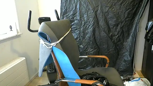 latexslaveboy online show from June 15, 8:49 am