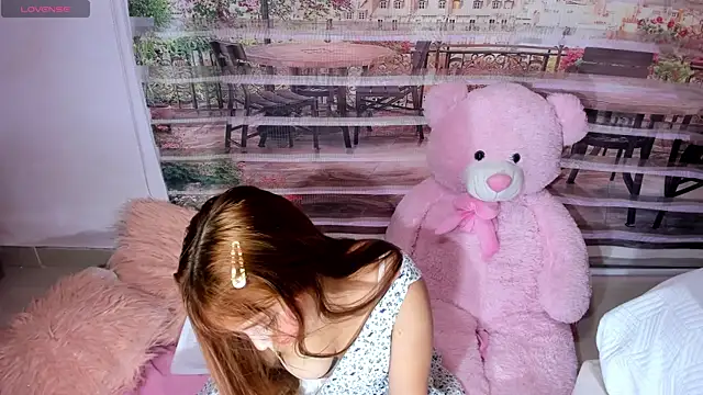 little doll18  online show from June 10, 7:57 pm