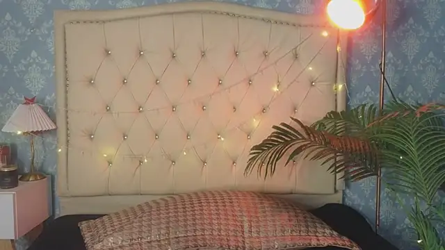 Snapshot of AbbiRousse chatting on March 28, 3:44 pm AbbiRousse online show from March 28, 3:44 pm