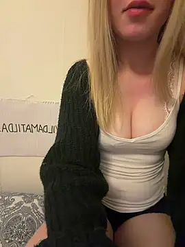 Snapshot of Lillamatilda chatting on March 22, 12:14 am Lillamatilda online show from March 22, 12:14 am