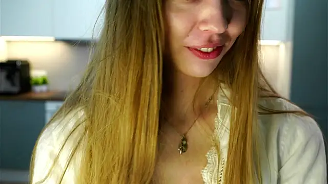 Snapshot of HermaFrain chatting on April 12, 8:14 pm HermaFrain online show from April 12, 8:14 pm