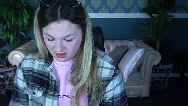 AlissyaGrayy online show from April 21, 5:47 am