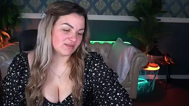 AlissyaGrayy online show from May 6, 12:32 pm
